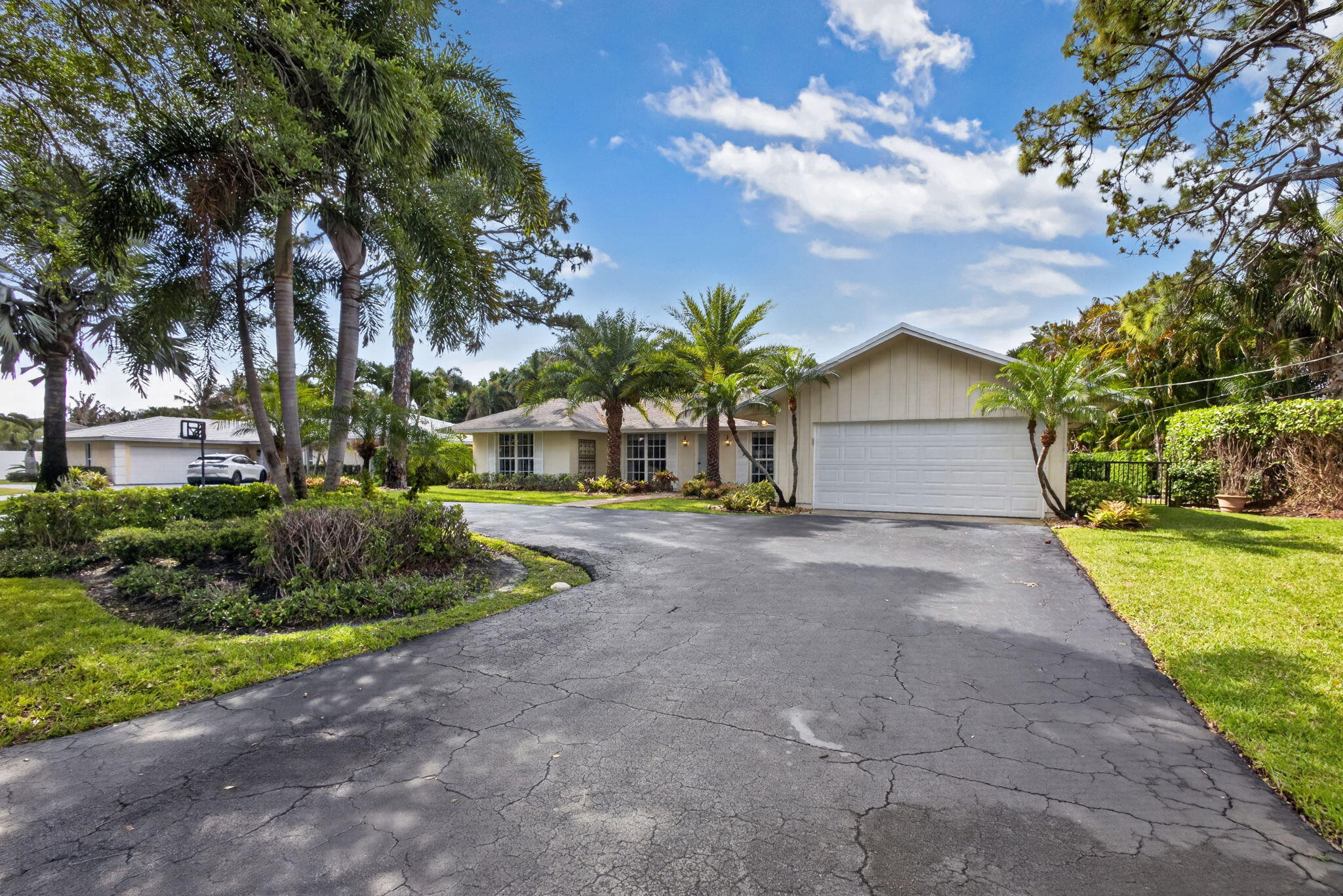 291 Country Club, Tequesta FL 33469