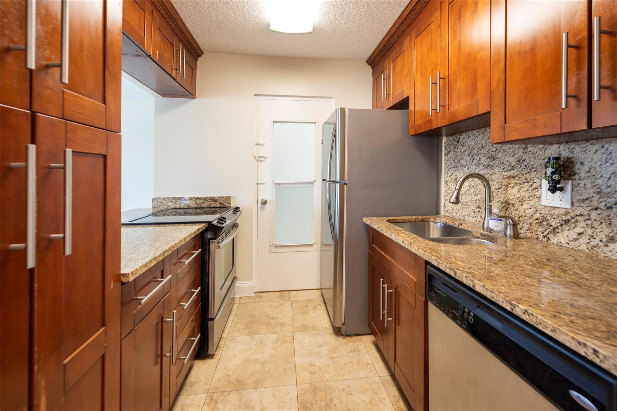 2555 NE 11th #302, Fort Lauderdale FL 33304