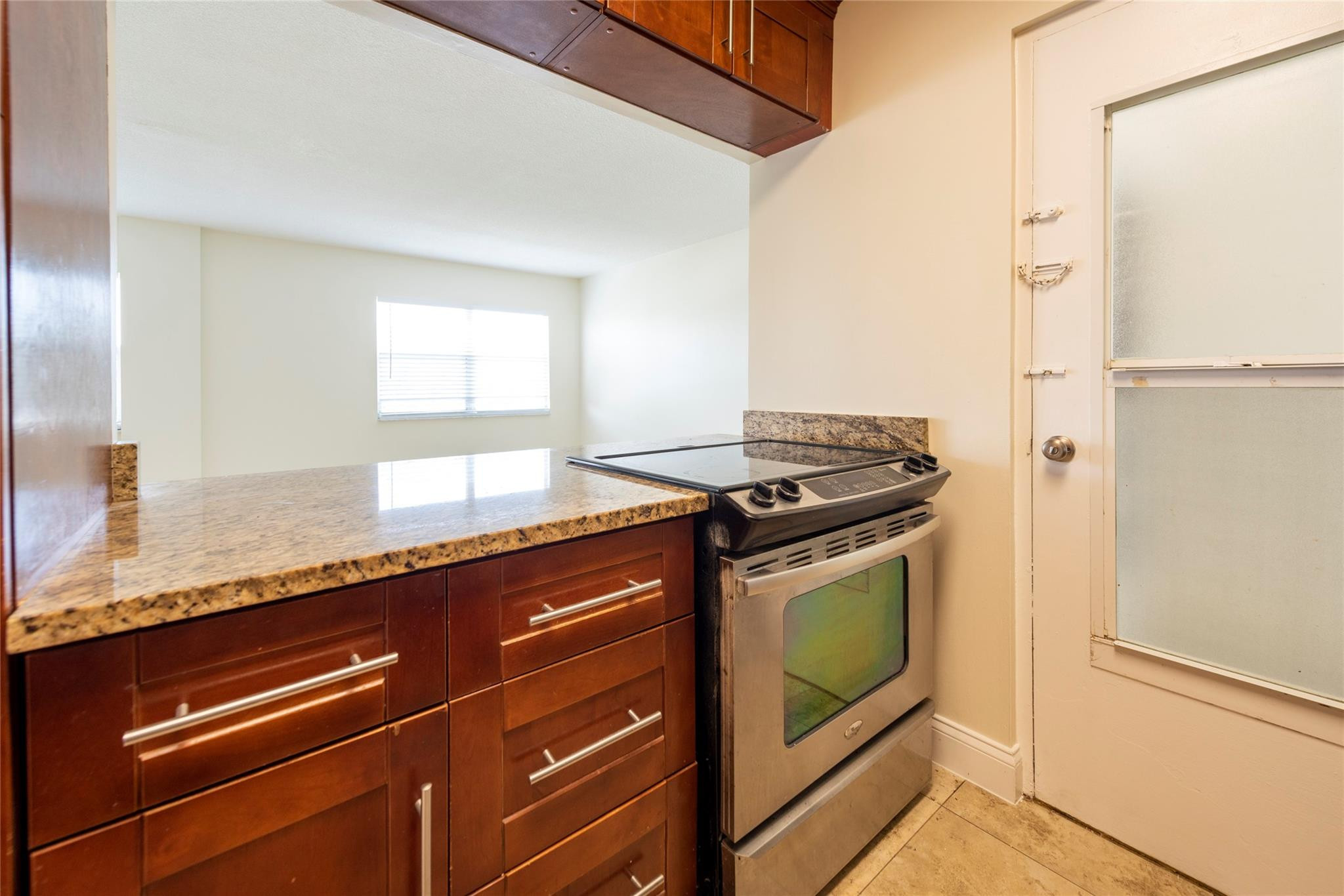 2555 NE 11th #302, Fort Lauderdale FL 33304