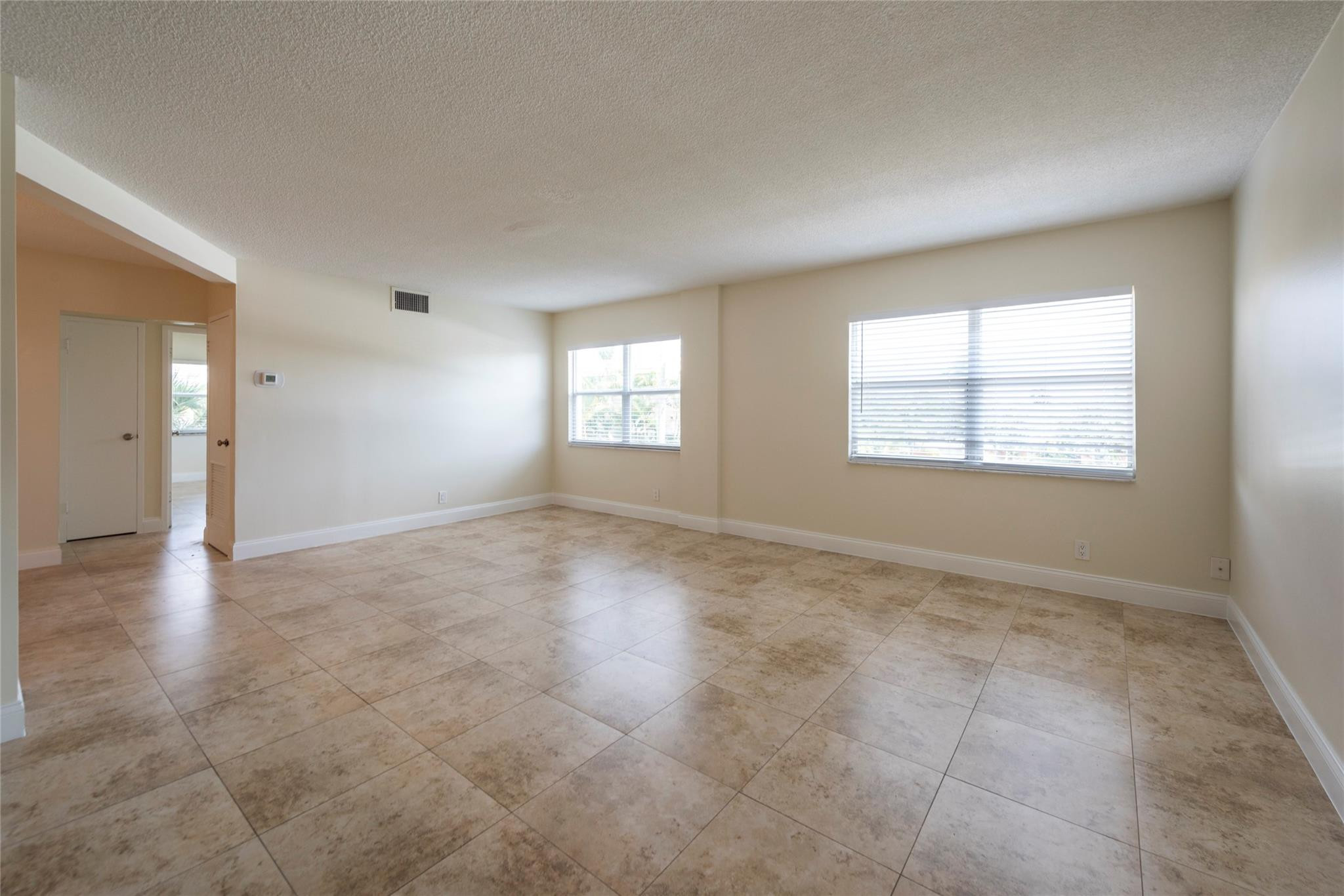 2555 NE 11th #302, Fort Lauderdale FL 33304