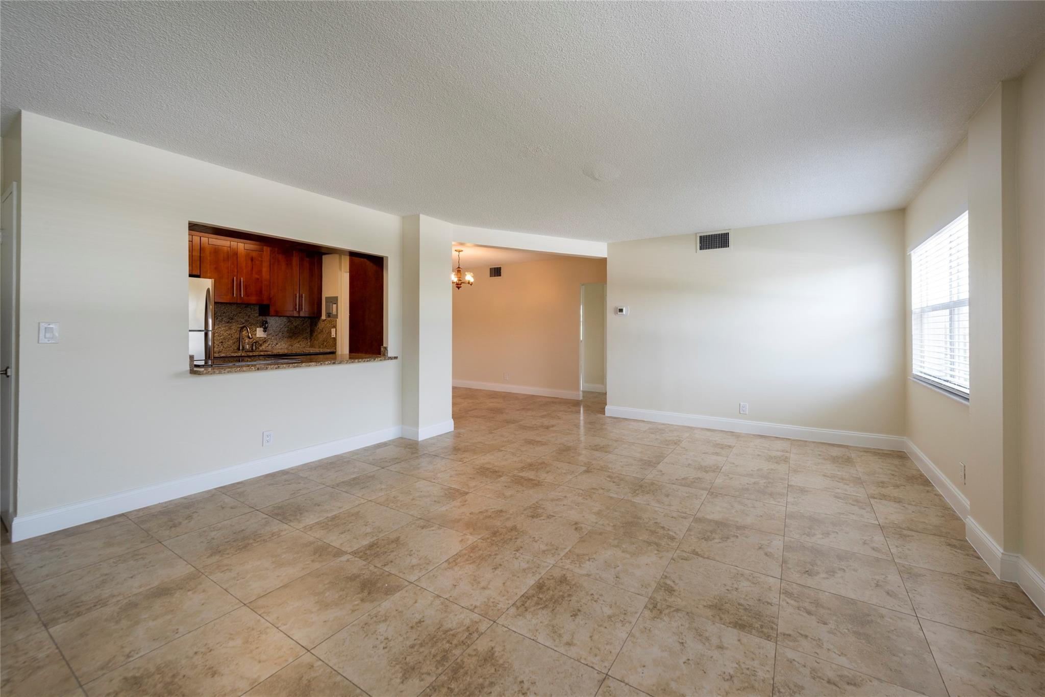 2555 NE 11th #302, Fort Lauderdale FL 33304