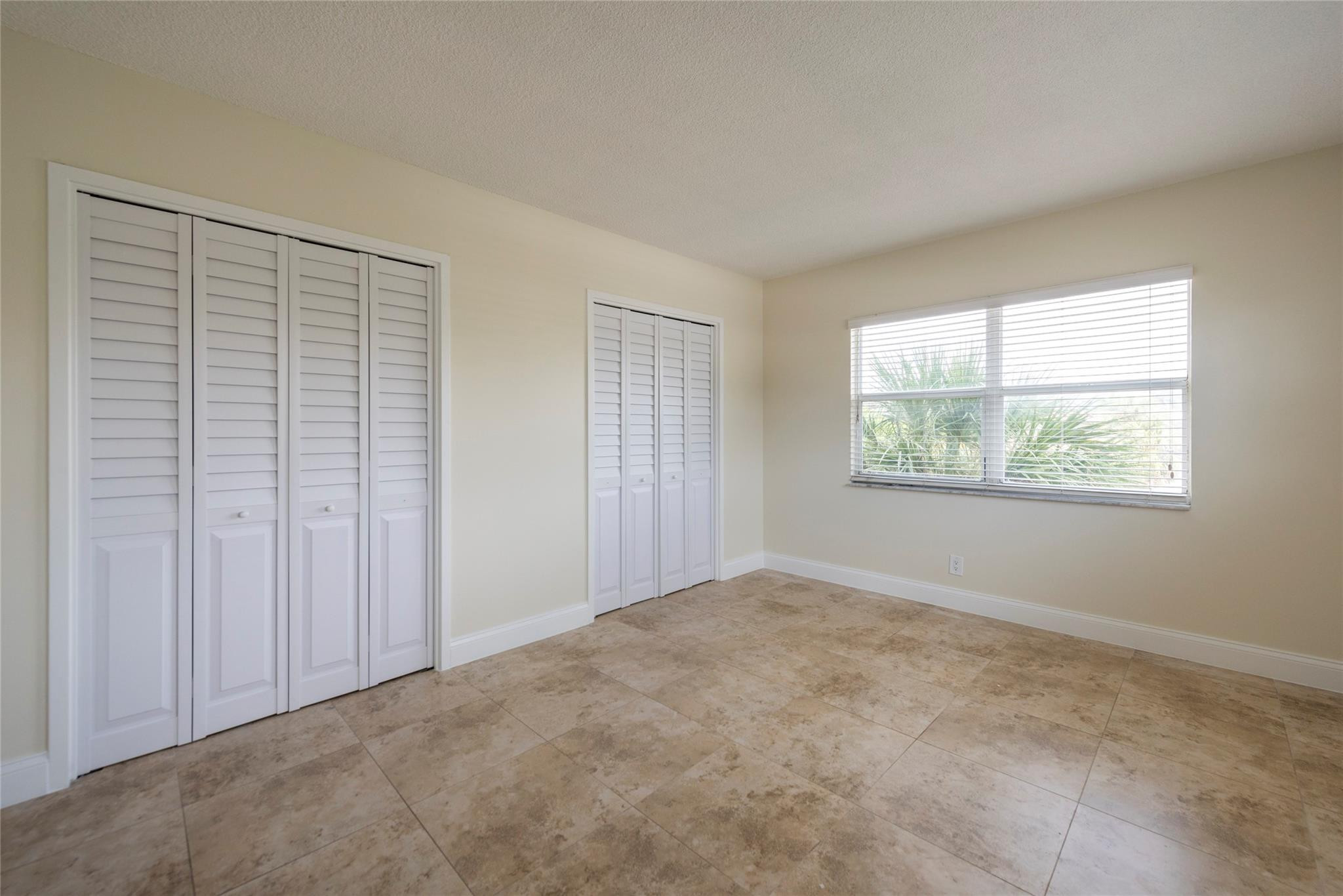 2555 NE 11th #302, Fort Lauderdale FL 33304