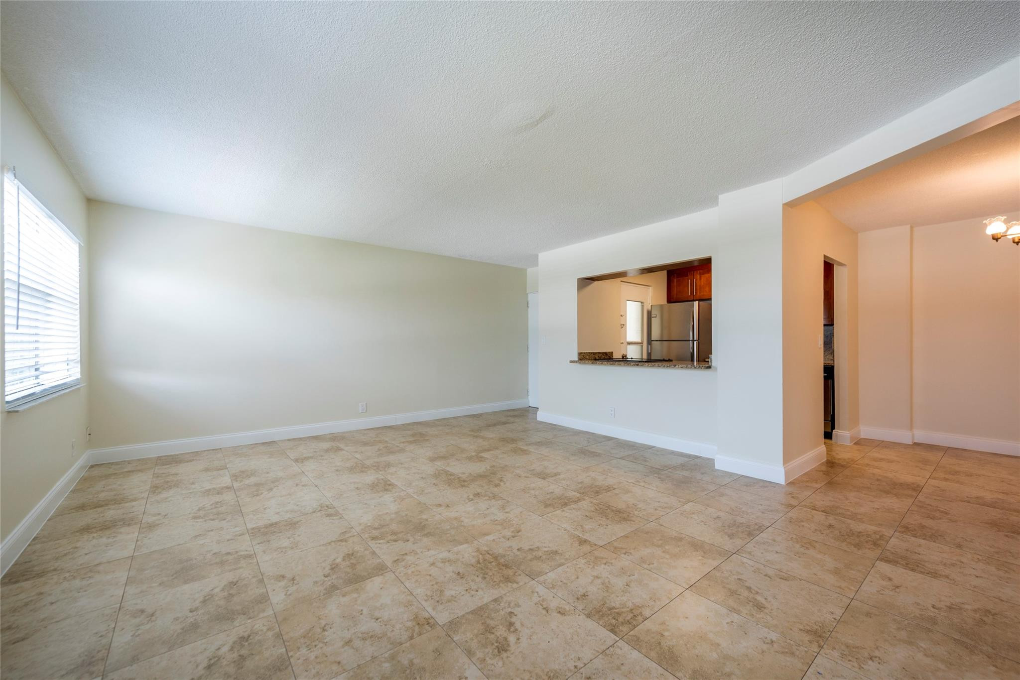 2555 NE 11th #302, Fort Lauderdale FL 33304
