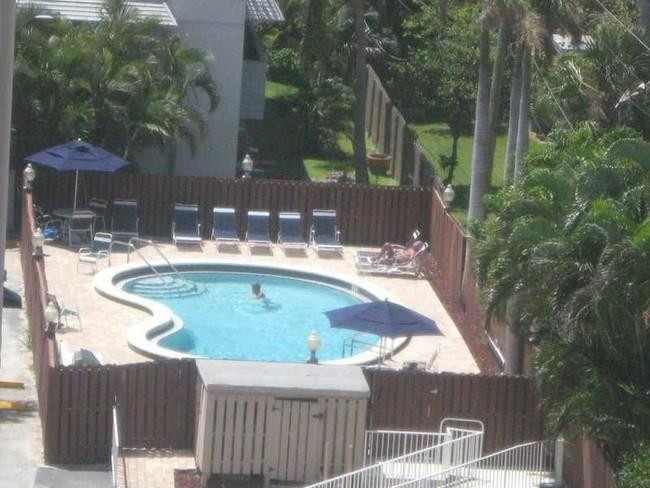 2555 NE 11th #302, Fort Lauderdale FL 33304