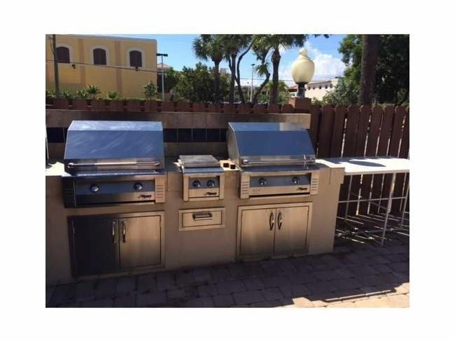 2555 NE 11th #302, Fort Lauderdale FL 33304