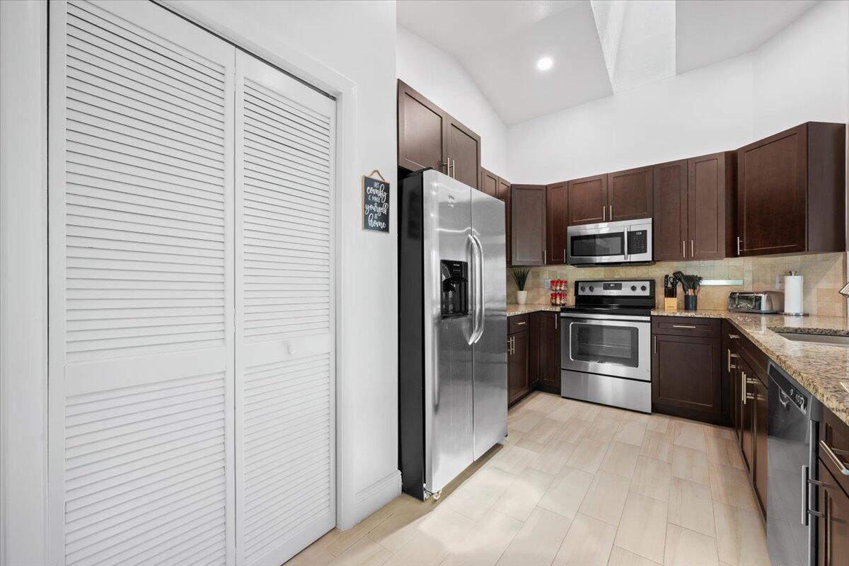6075 Francis, Jupiter FL 33458
