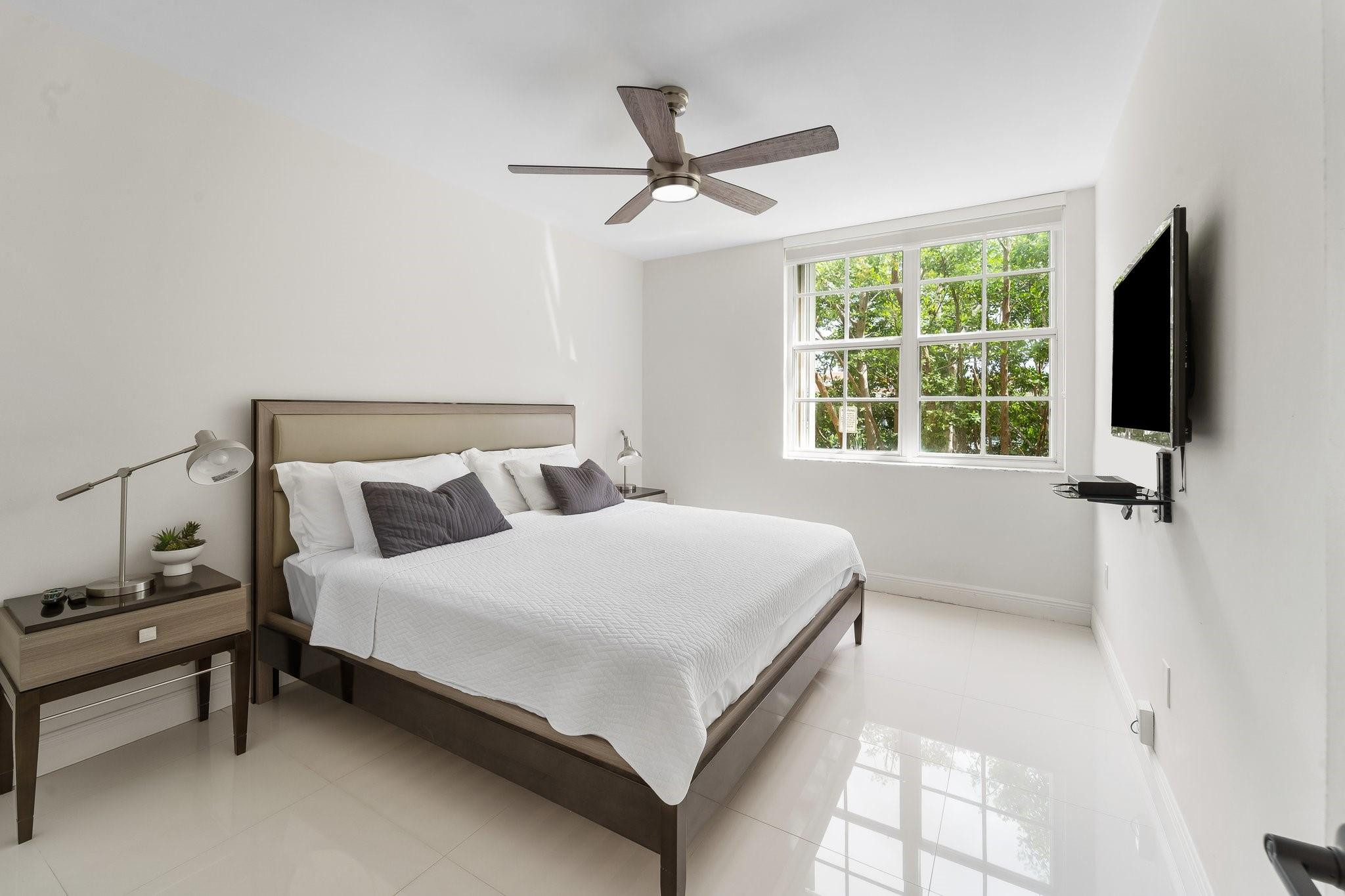 19999 E Country Club #1108, Aventura FL 33180
