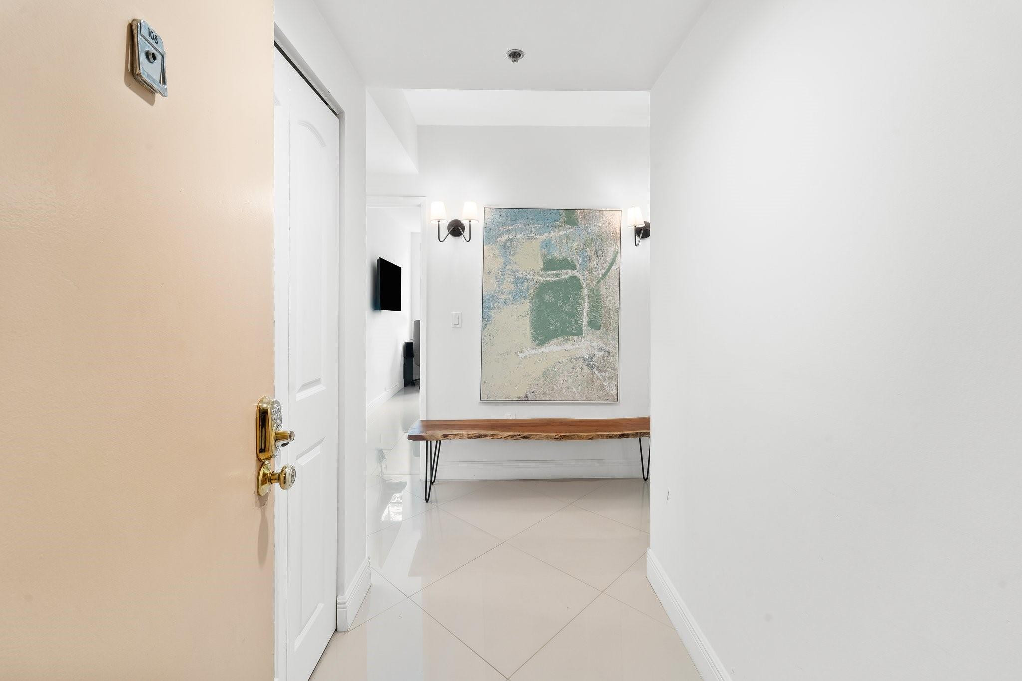 19999 E Country Club #1108, Aventura FL 33180