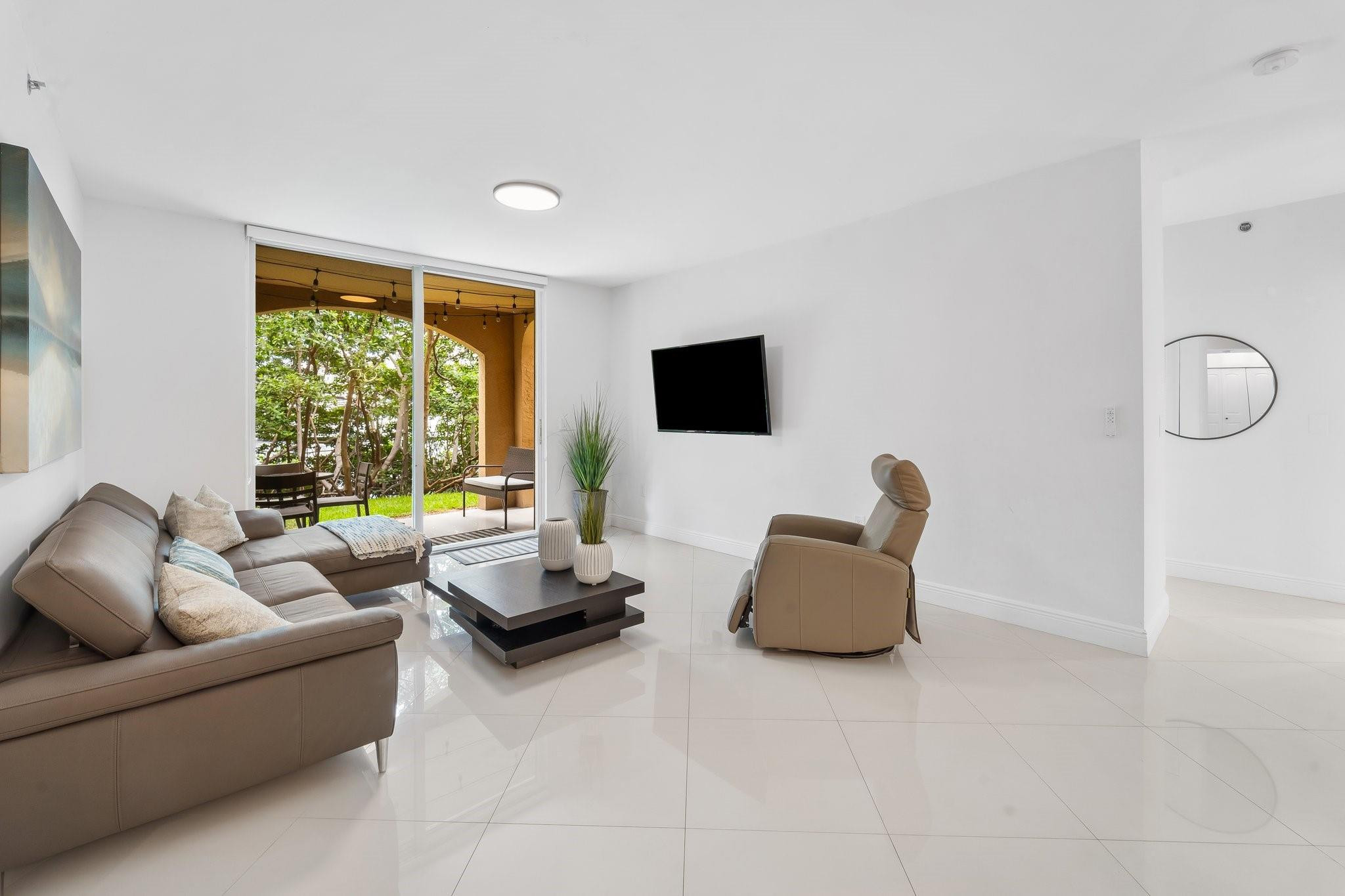 19999 E Country Club #1108, Aventura FL 33180