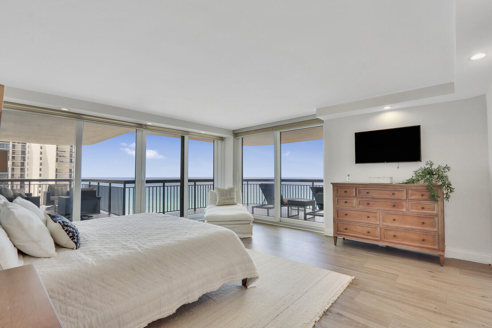 5380 N Ocean #18j, Singer Island FL 33404