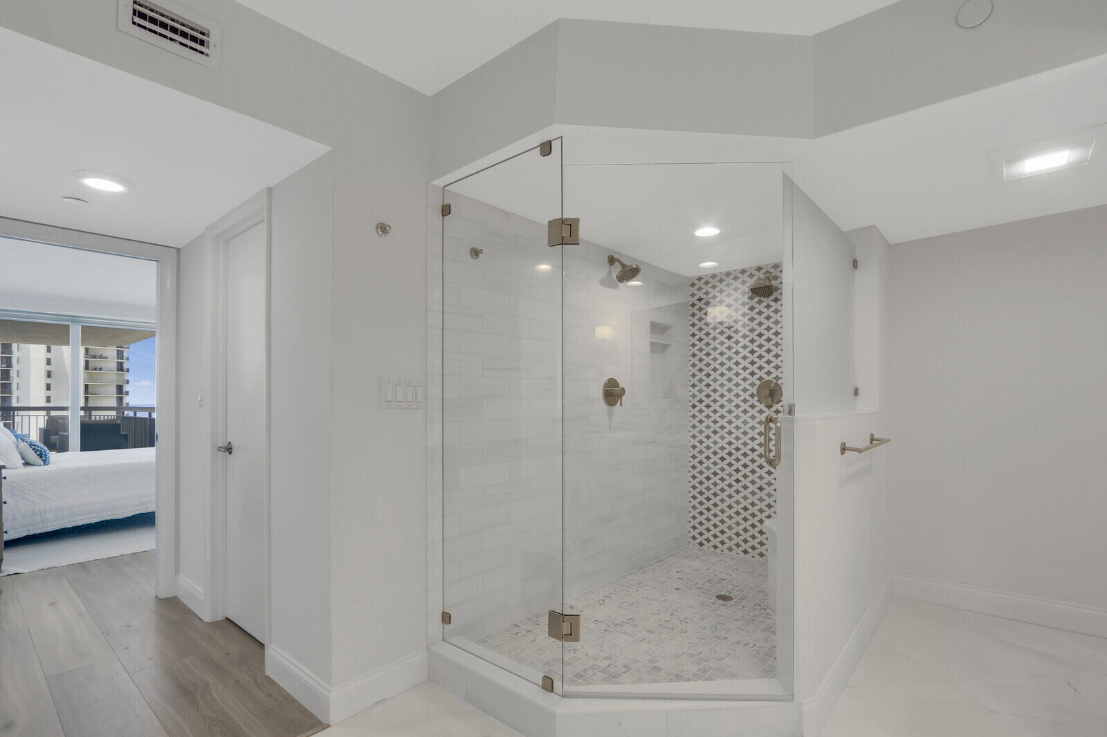 5380 N Ocean #18j, Singer Island FL 33404