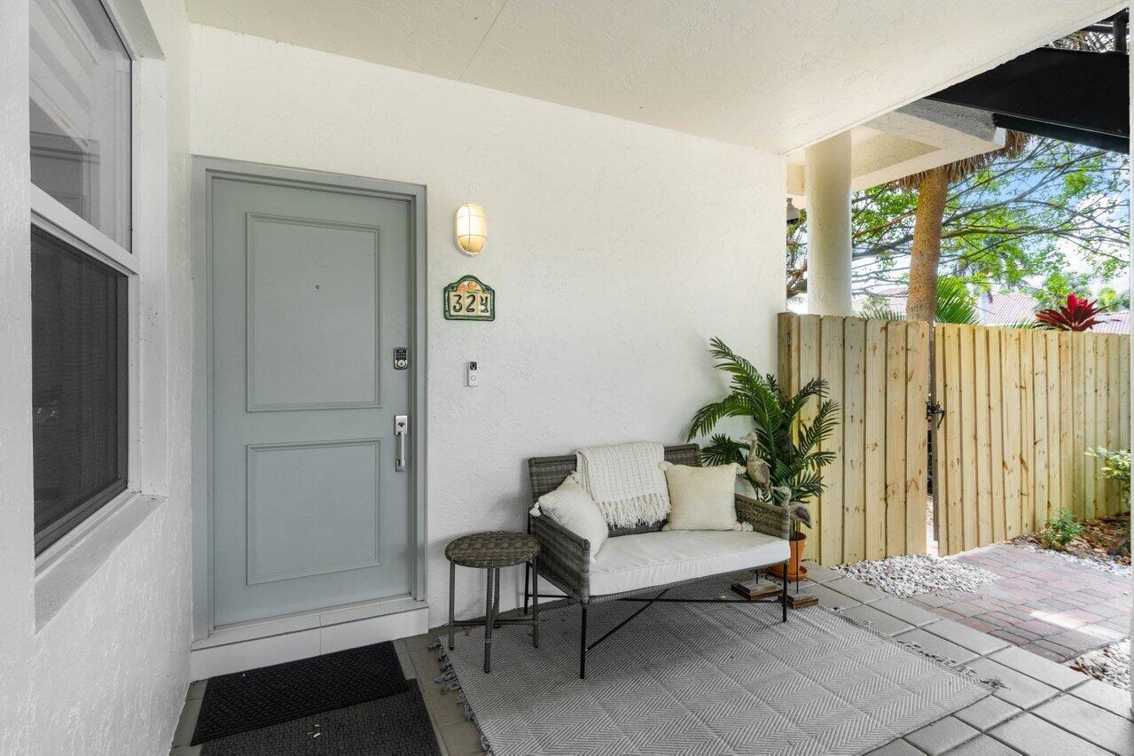 324 N Lake, Lantana FL 33462