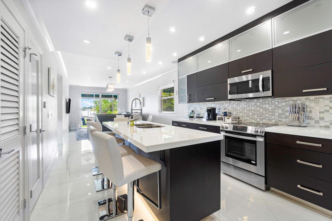 324 N Lake, Lantana FL 33462