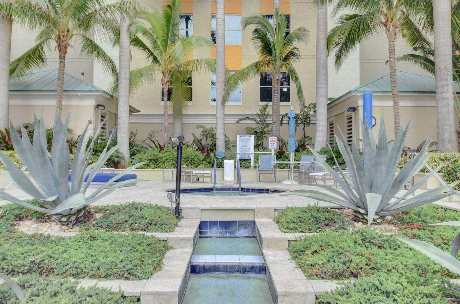 625 Casa Loma #304, Boynton Beach FL 33435