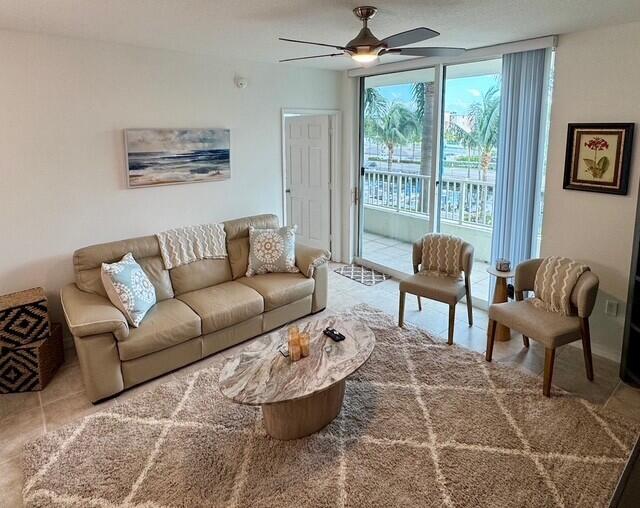625 Casa Loma #304, Boynton Beach FL 33435