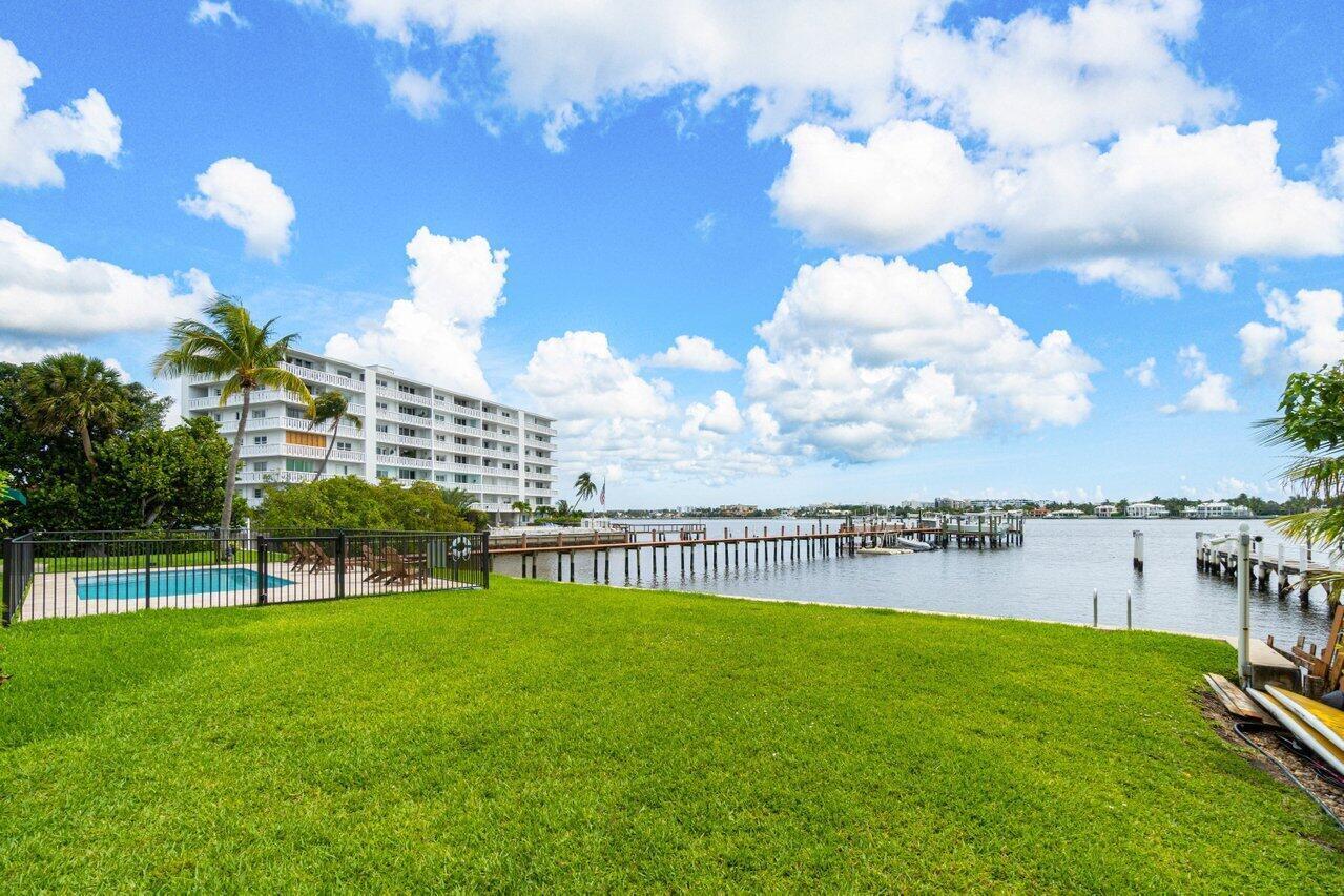 324 N Lake, Lantana FL 33462