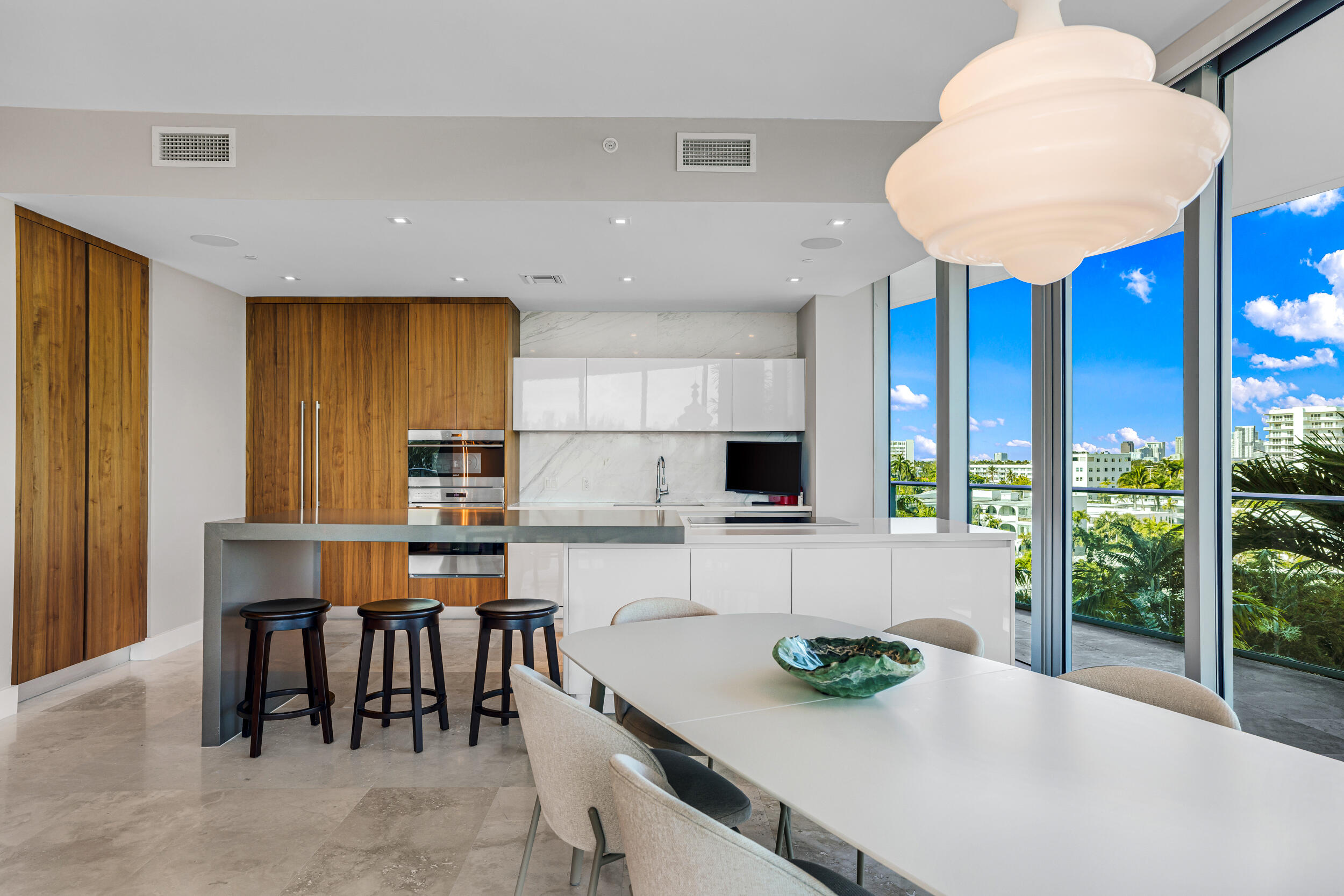701 N Fort Lauderdale Beach #406, Fort Lauderdale FL 33304