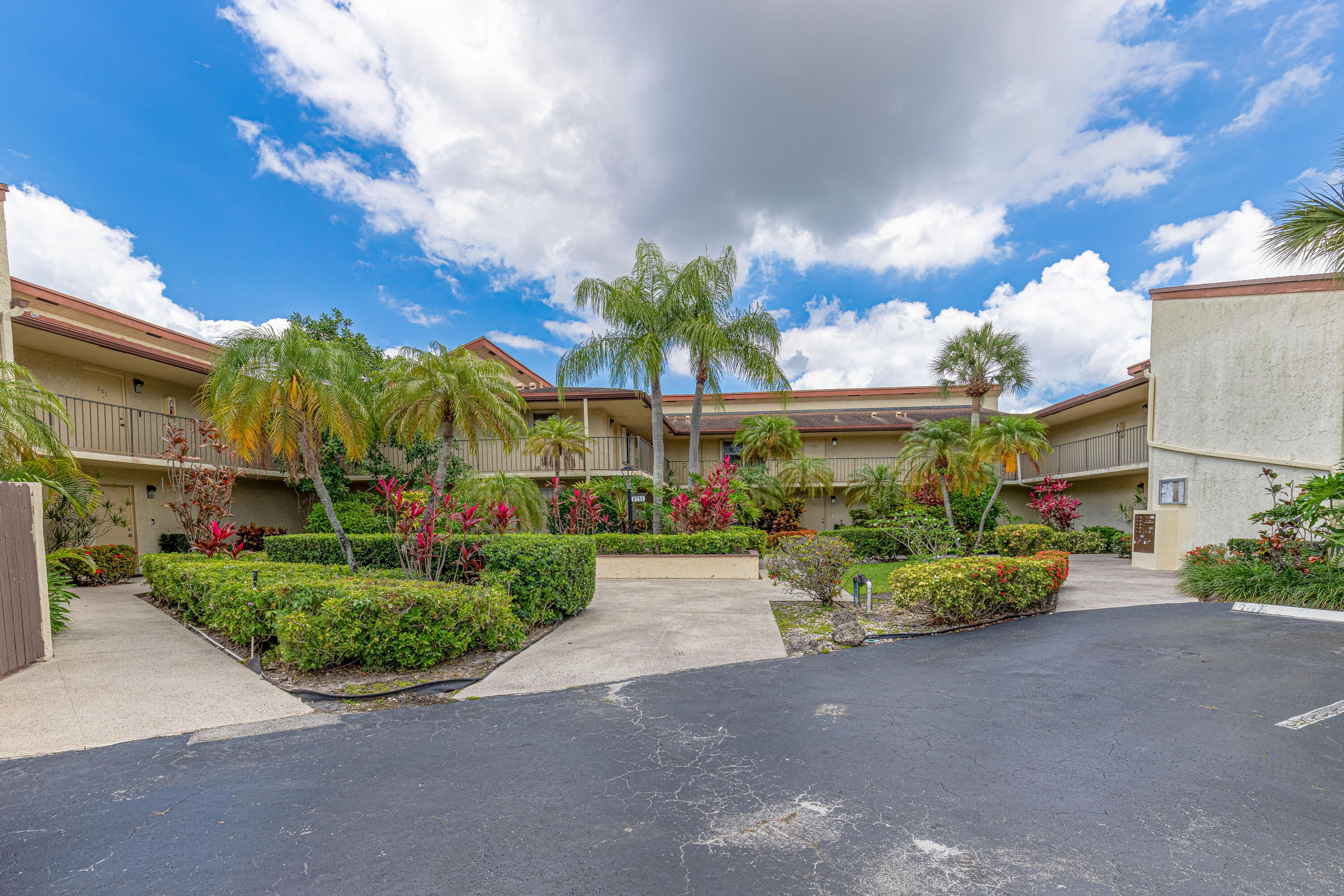 8751 Holly #104, Tamarac FL 33321