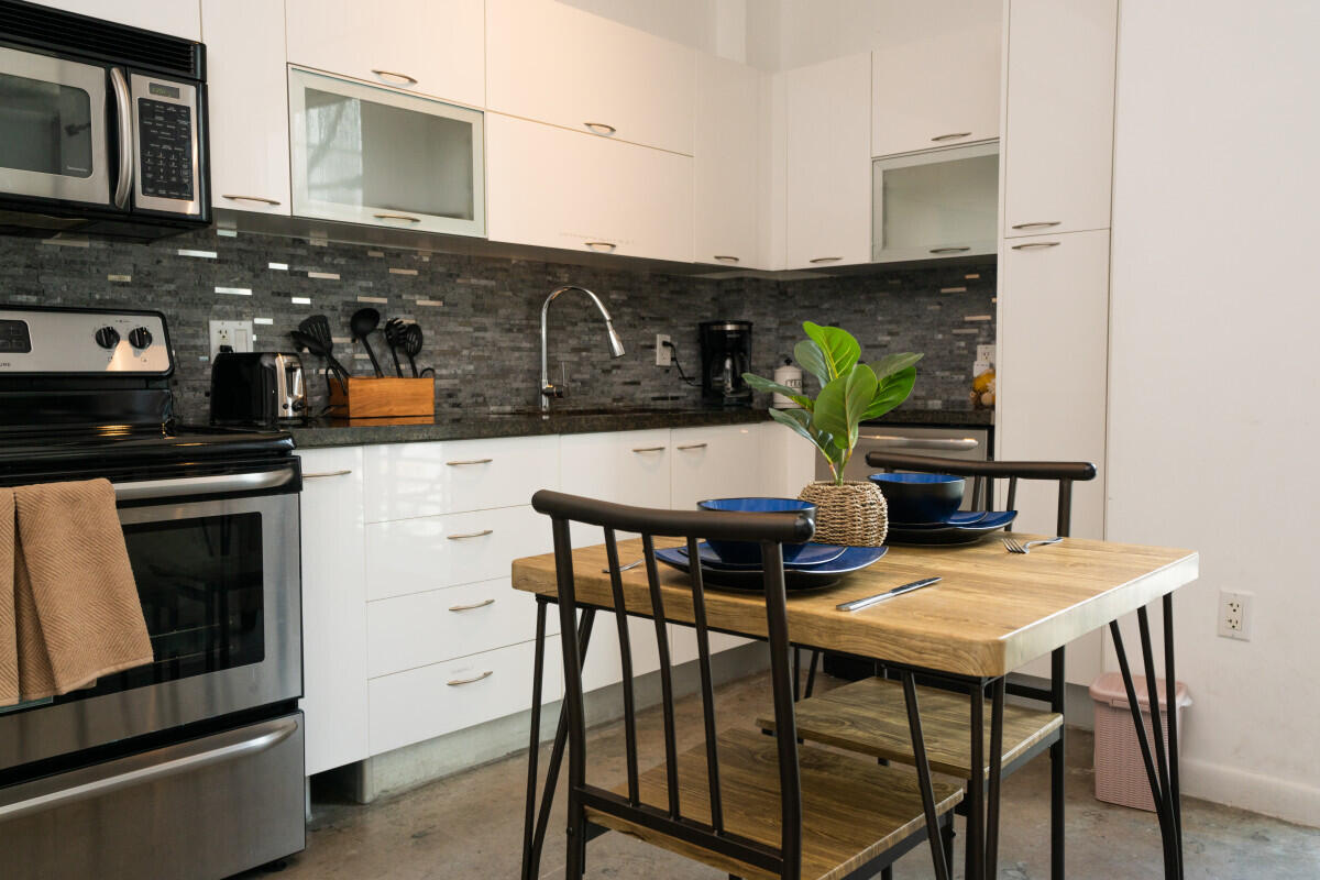 133 NE 2nd #810, Miami FL 33132