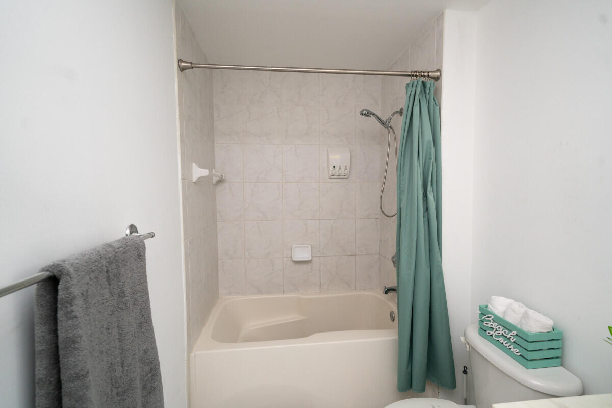 133 NE 2nd #810, Miami FL 33132