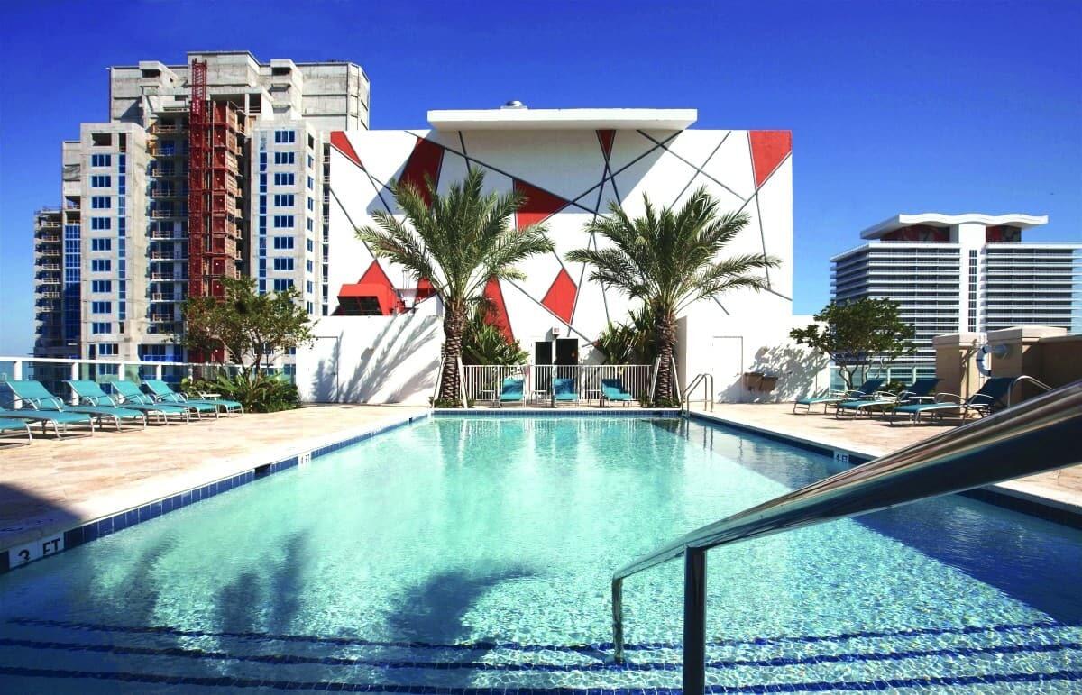 133 NE 2nd #810, Miami FL 33132