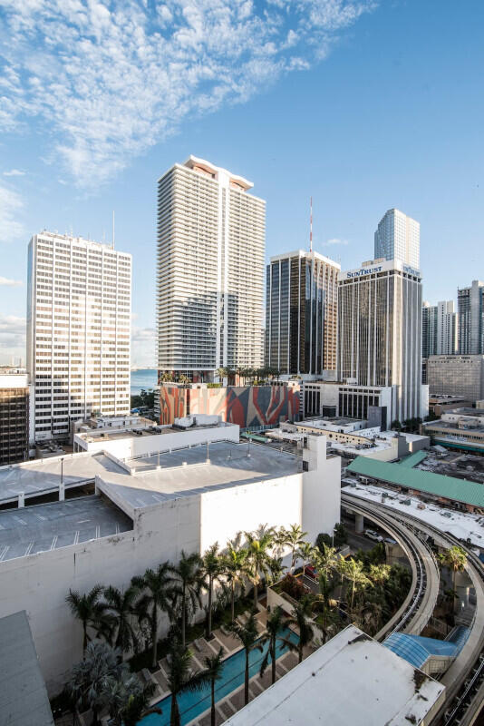 133 NE 2nd #810, Miami FL 33132