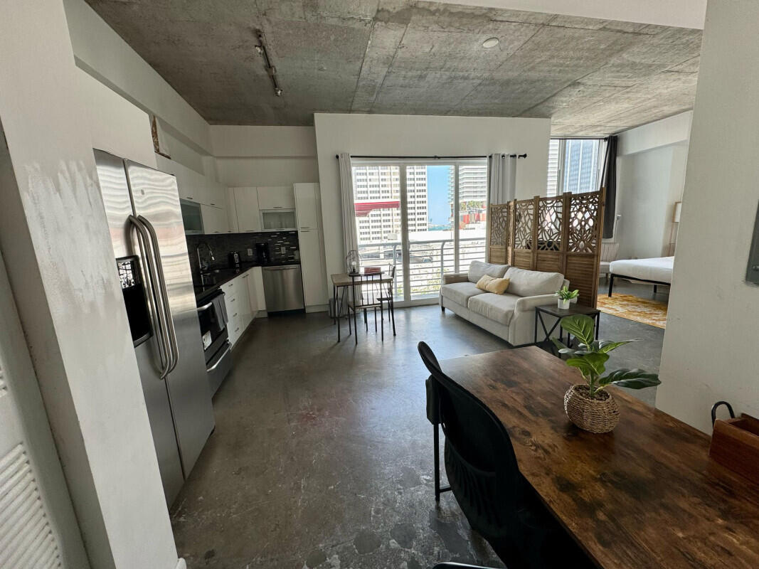 133 NE 2nd #810, Miami FL 33132