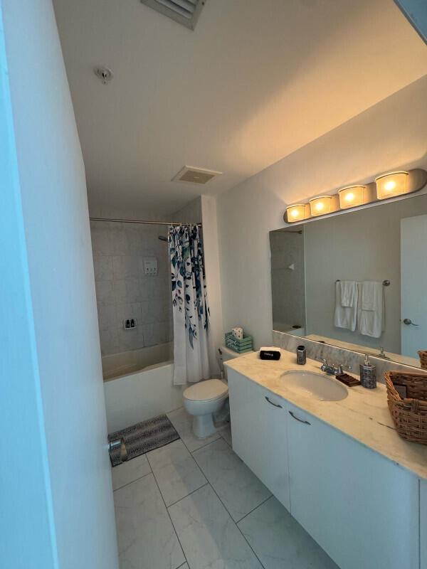 133 NE 2nd #810, Miami FL 33132