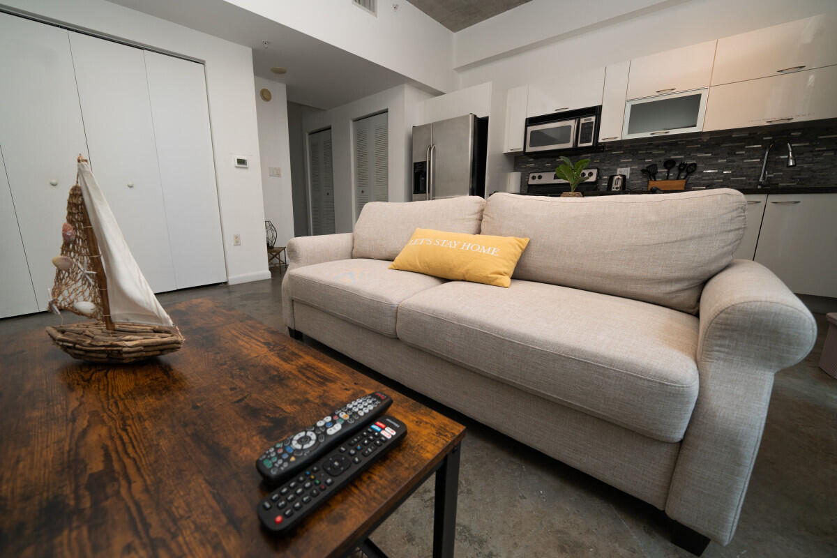 133 NE 2nd #810, Miami FL 33132