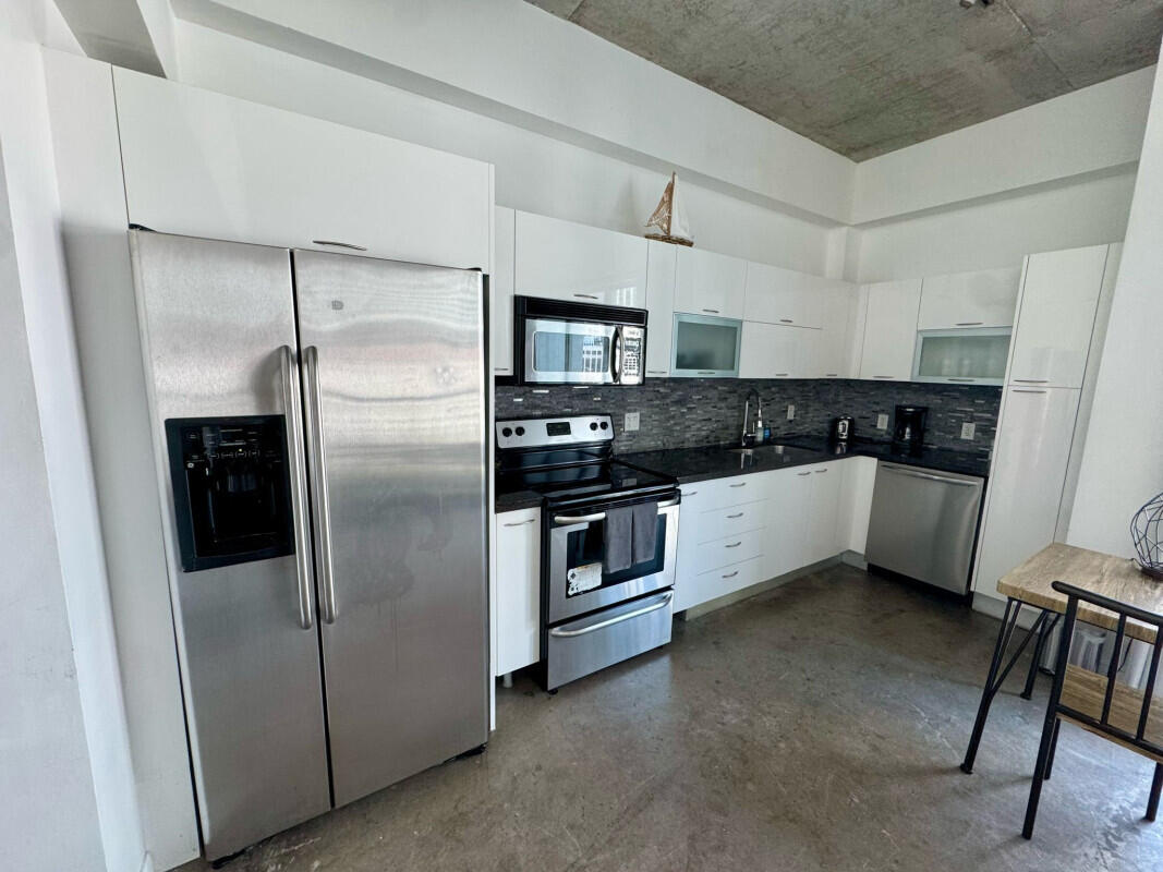 133 NE 2nd #810, Miami FL 33132
