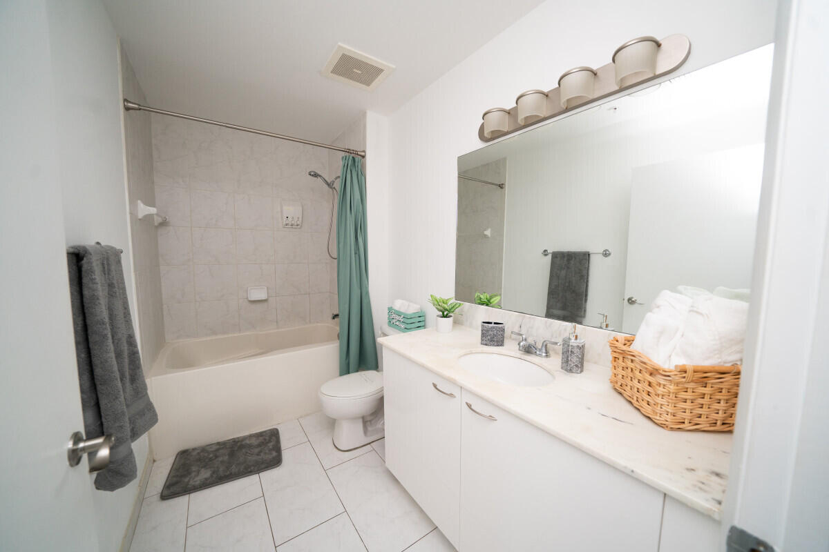 133 NE 2nd #810, Miami FL 33132
