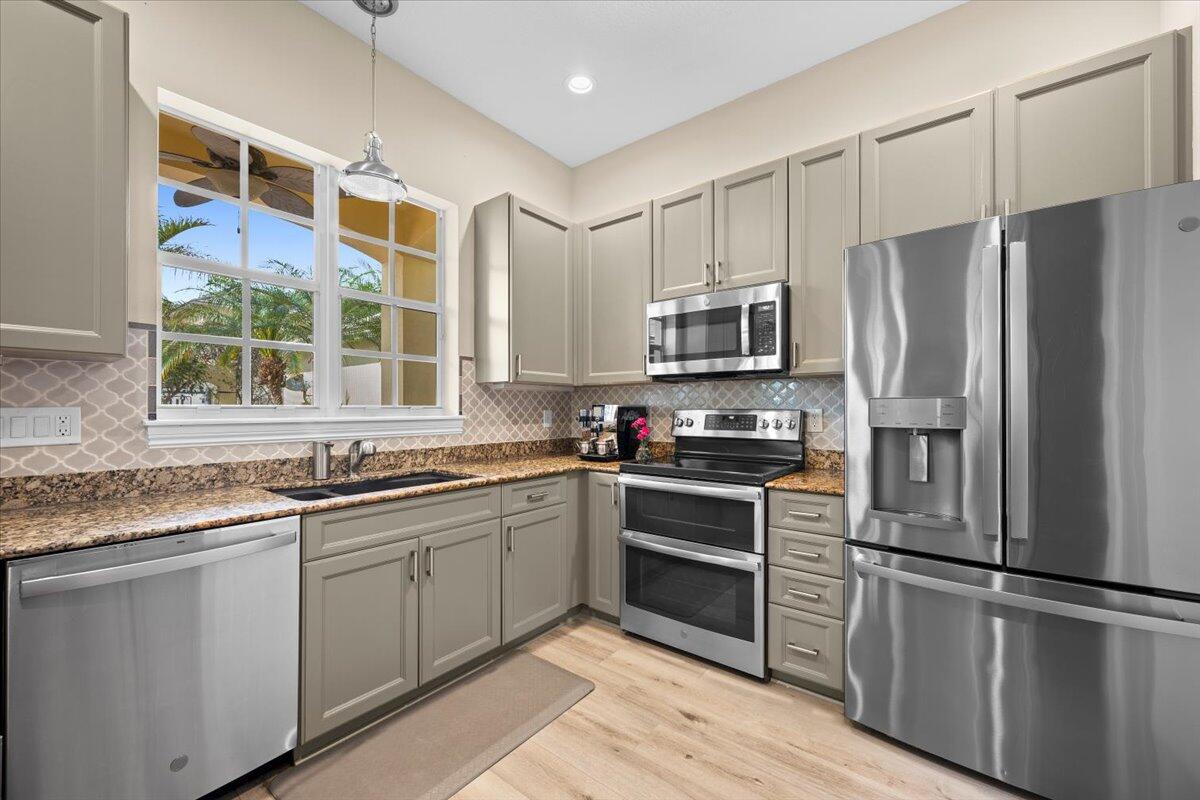 133 Sugarberry, Jupiter FL 33458