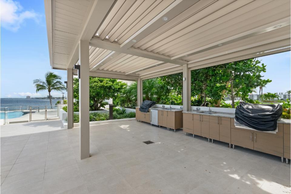 100 Lakeshore #957, North Palm Beach FL 33408