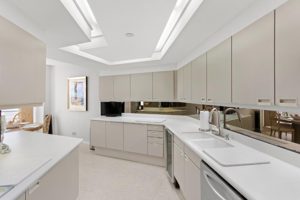 100 Lakeshore #957, North Palm Beach FL 33408