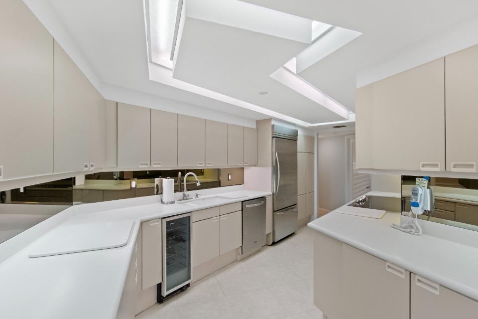 100 Lakeshore #957, North Palm Beach FL 33408