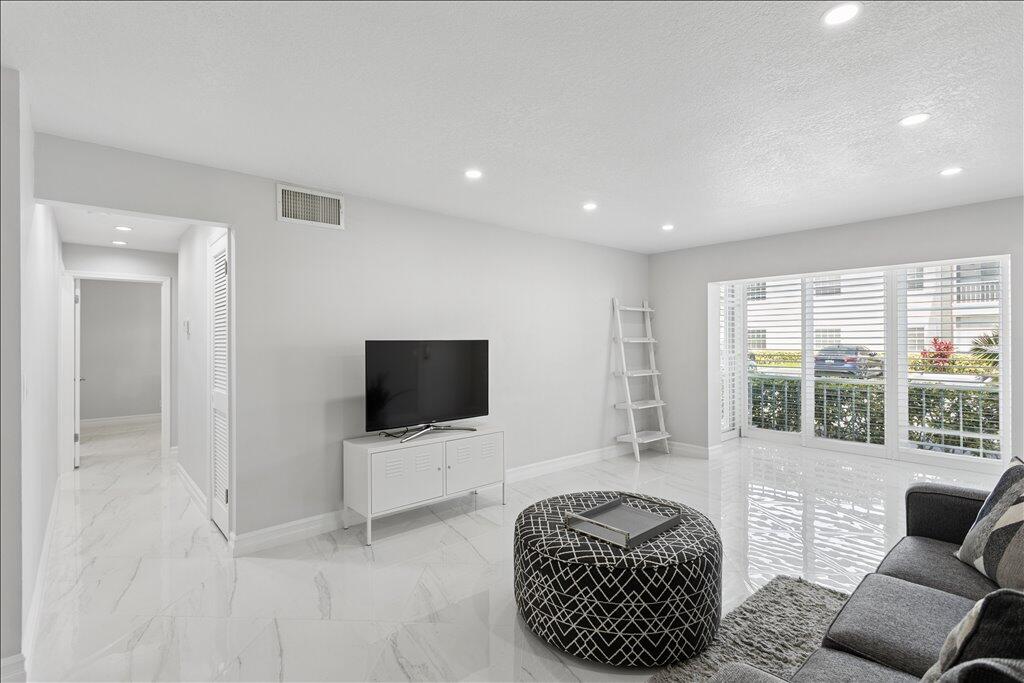 6379 Bay Club #2, Fort Lauderdale FL 33308