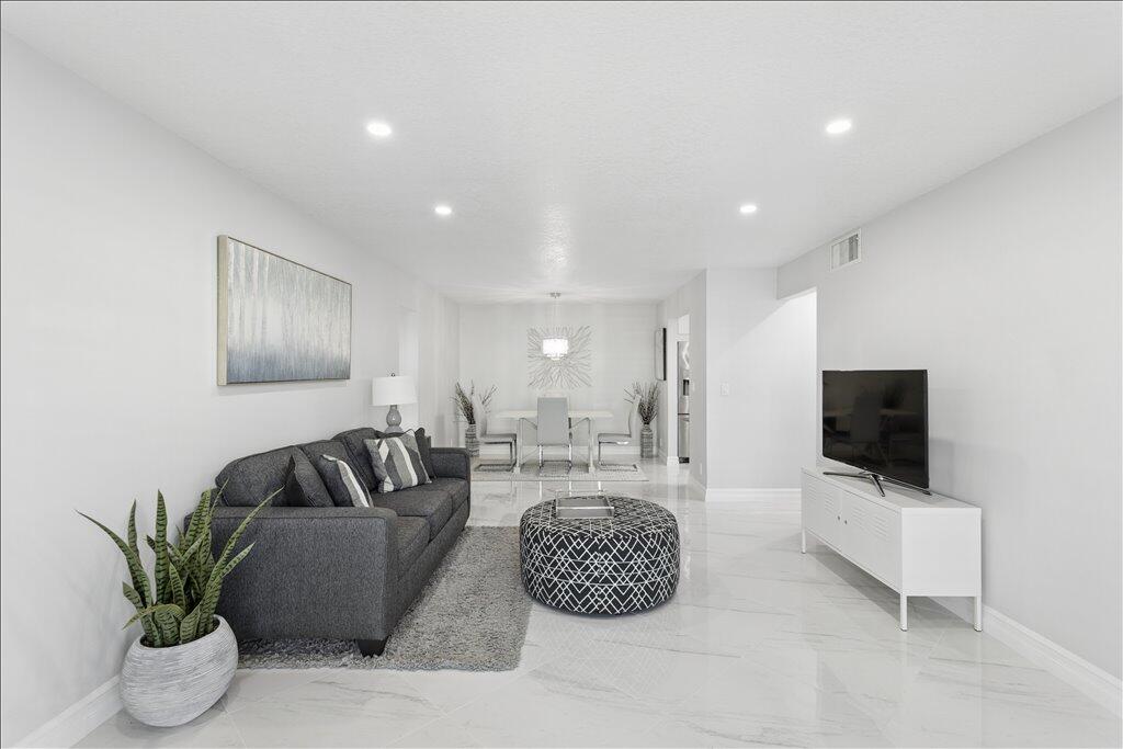6379 Bay Club #2, Fort Lauderdale FL 33308