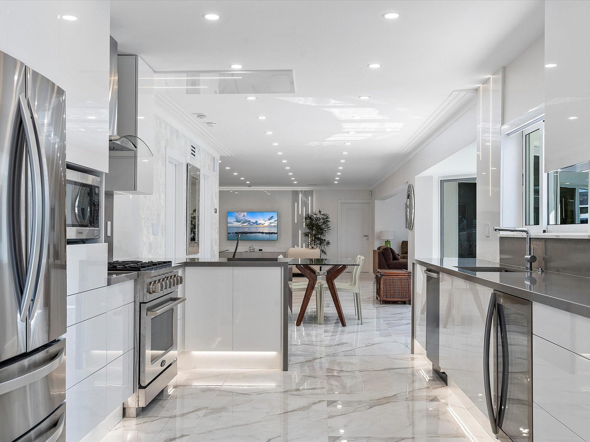 207 Royal Palm, Fort Lauderdale FL 33301