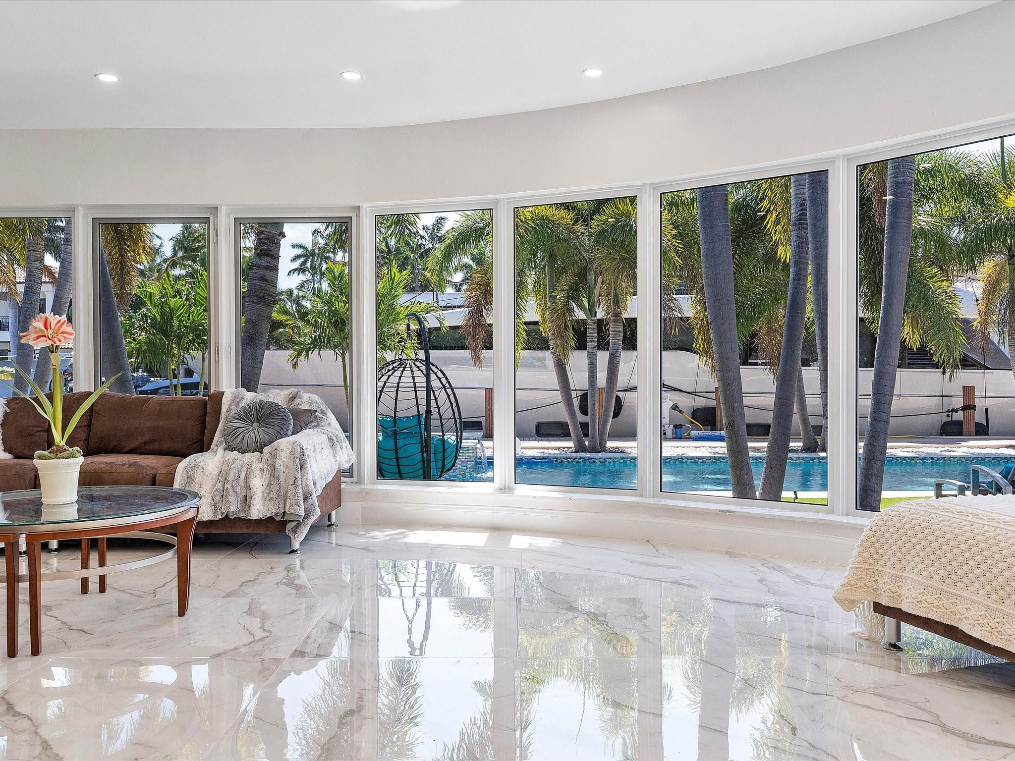 207 Royal Palm, Fort Lauderdale FL 33301