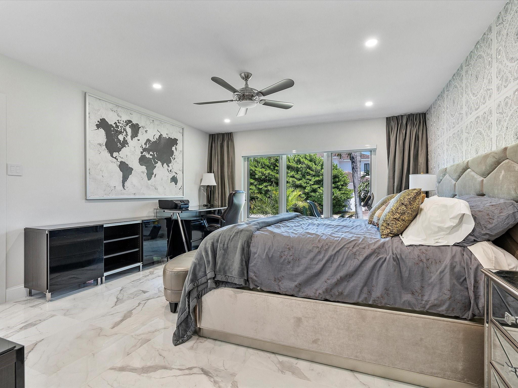 207 Royal Palm, Fort Lauderdale FL 33301