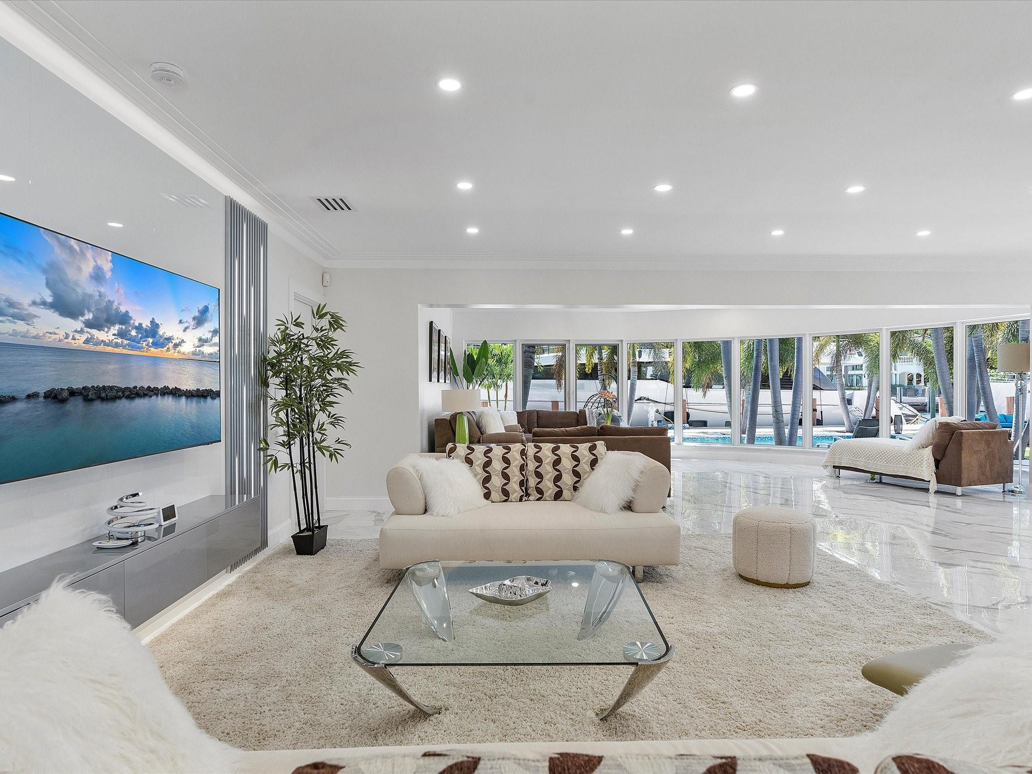 207 Royal Palm, Fort Lauderdale FL 33301