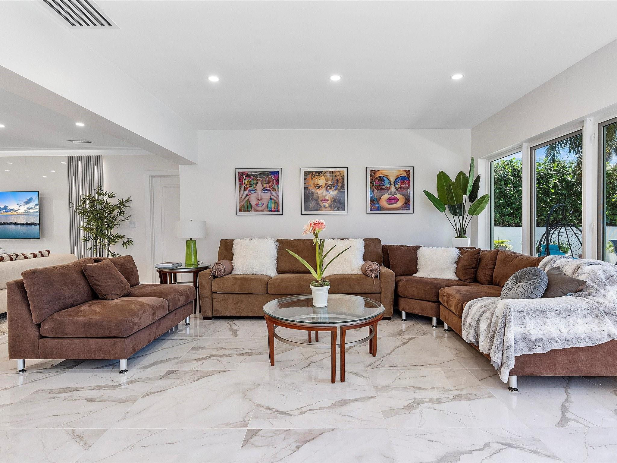 207 Royal Palm, Fort Lauderdale FL 33301
