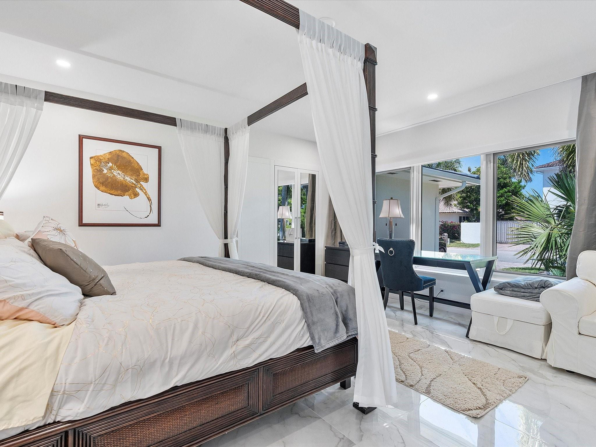 207 Royal Palm, Fort Lauderdale FL 33301
