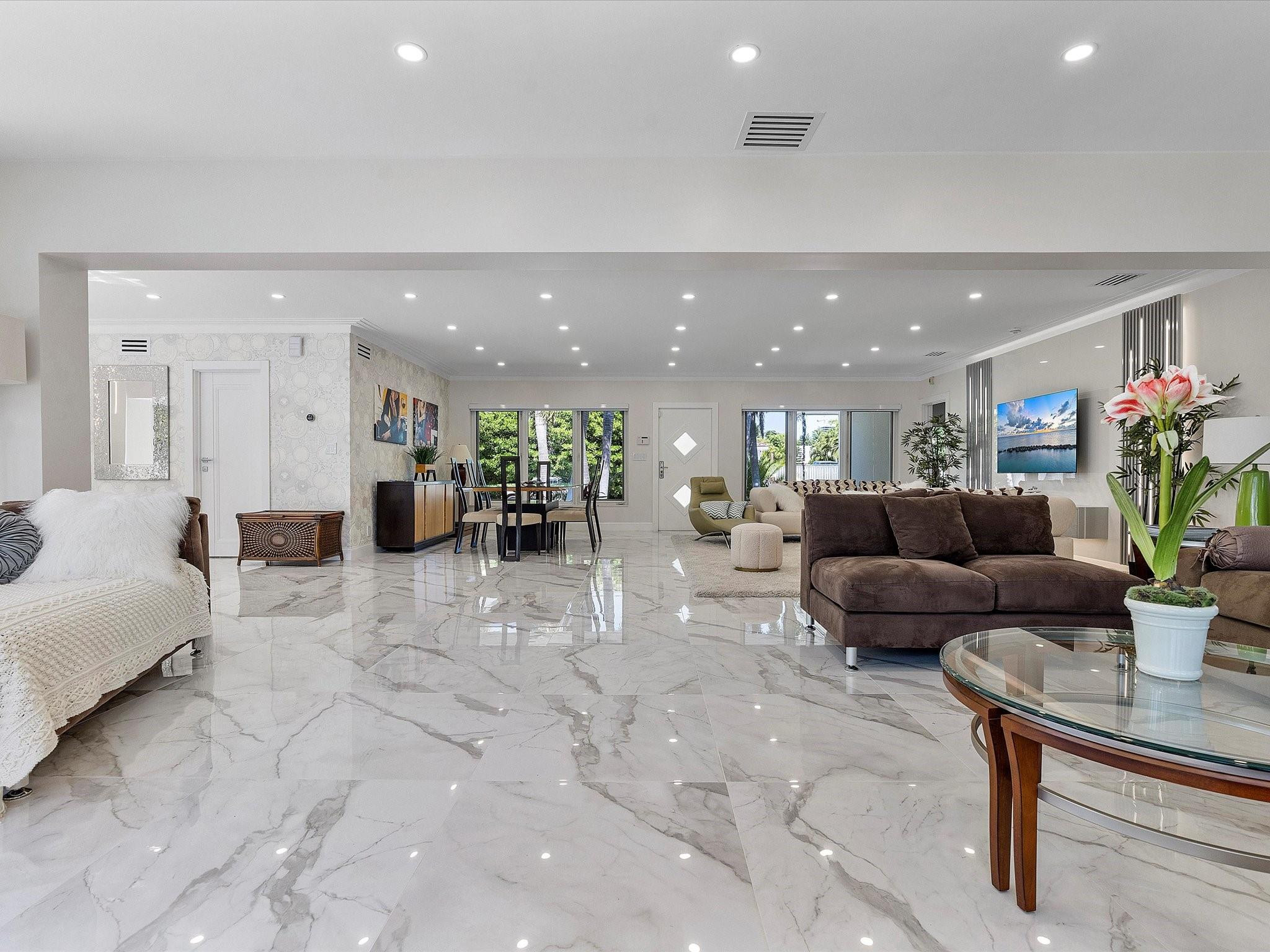 207 Royal Palm, Fort Lauderdale FL 33301