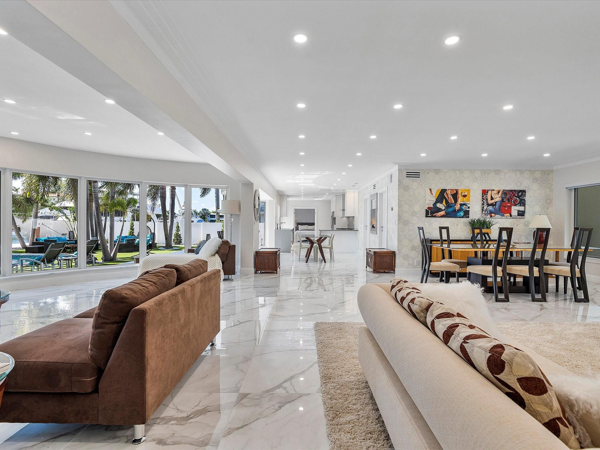 207 Royal Palm, Fort Lauderdale FL 33301