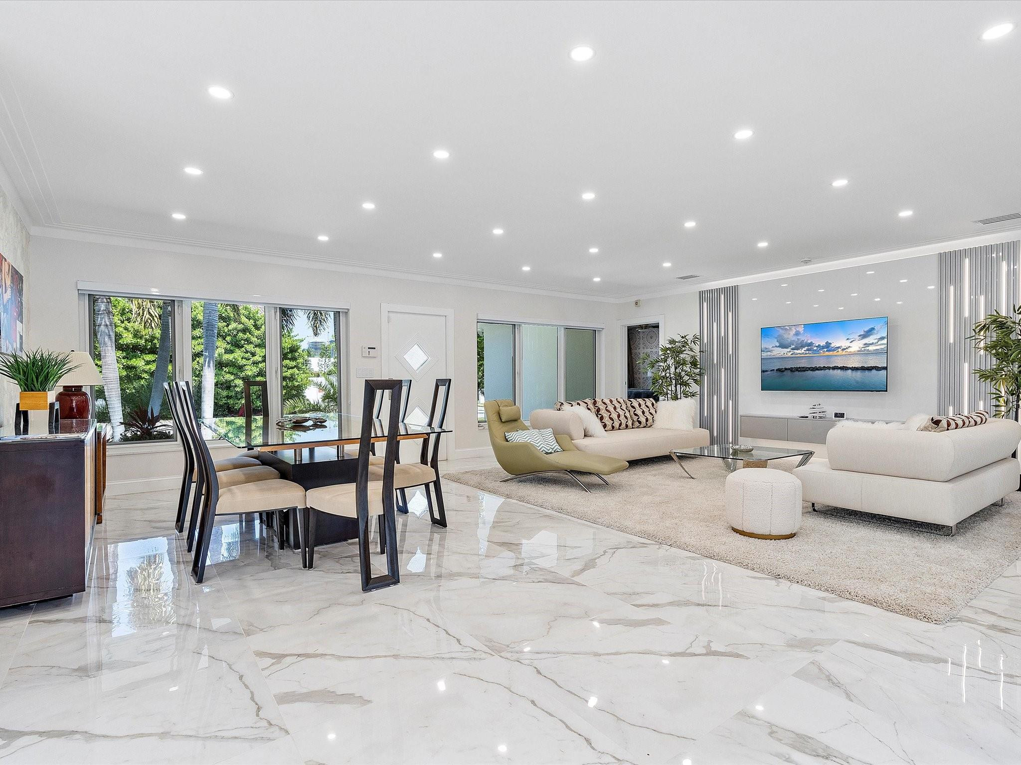 207 Royal Palm, Fort Lauderdale FL 33301