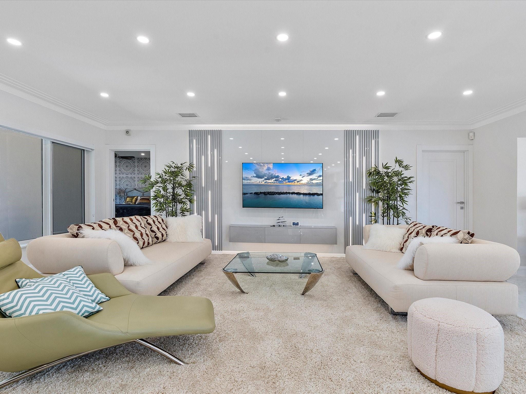 207 Royal Palm, Fort Lauderdale FL 33301