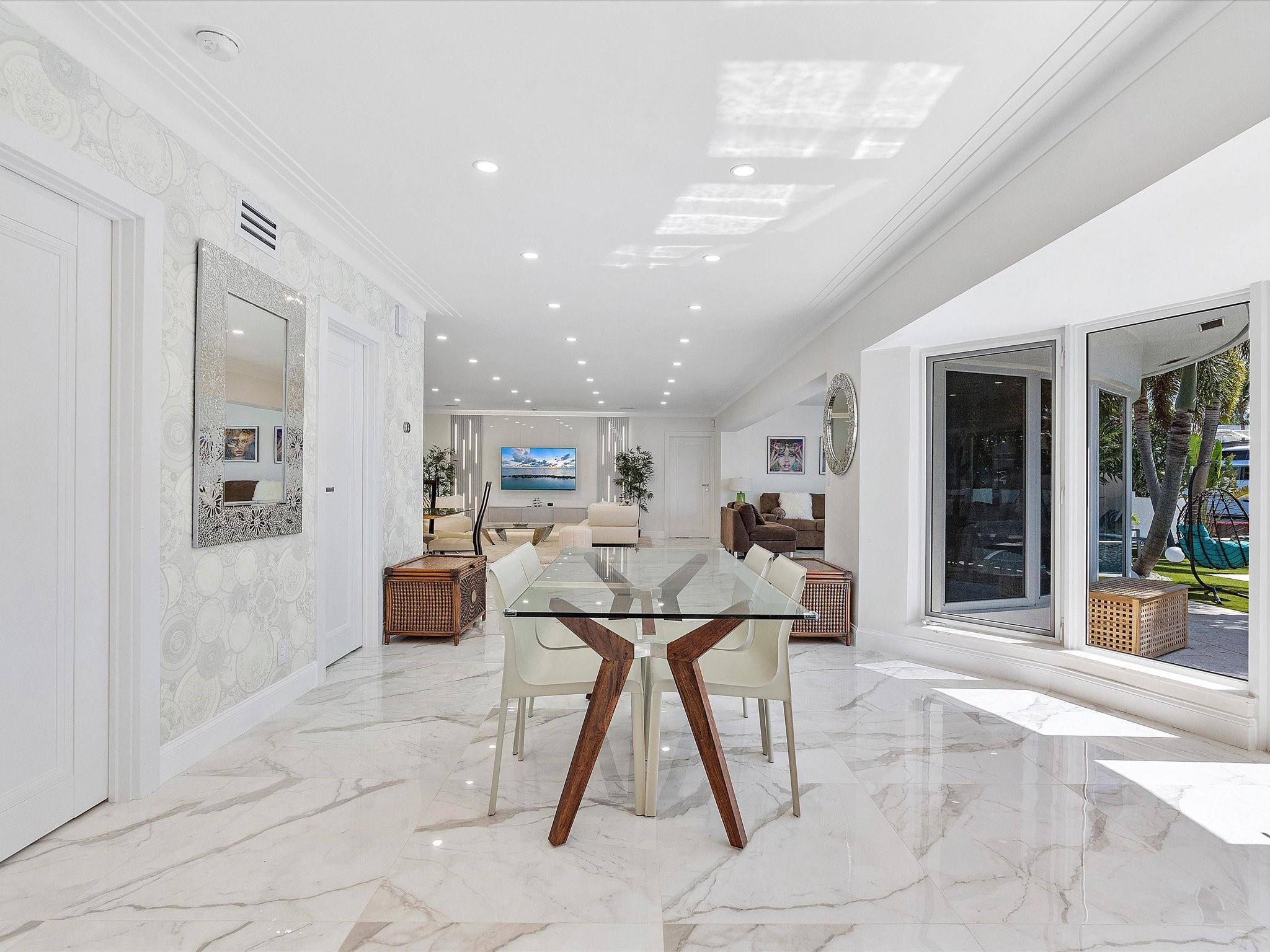 207 Royal Palm, Fort Lauderdale FL 33301
