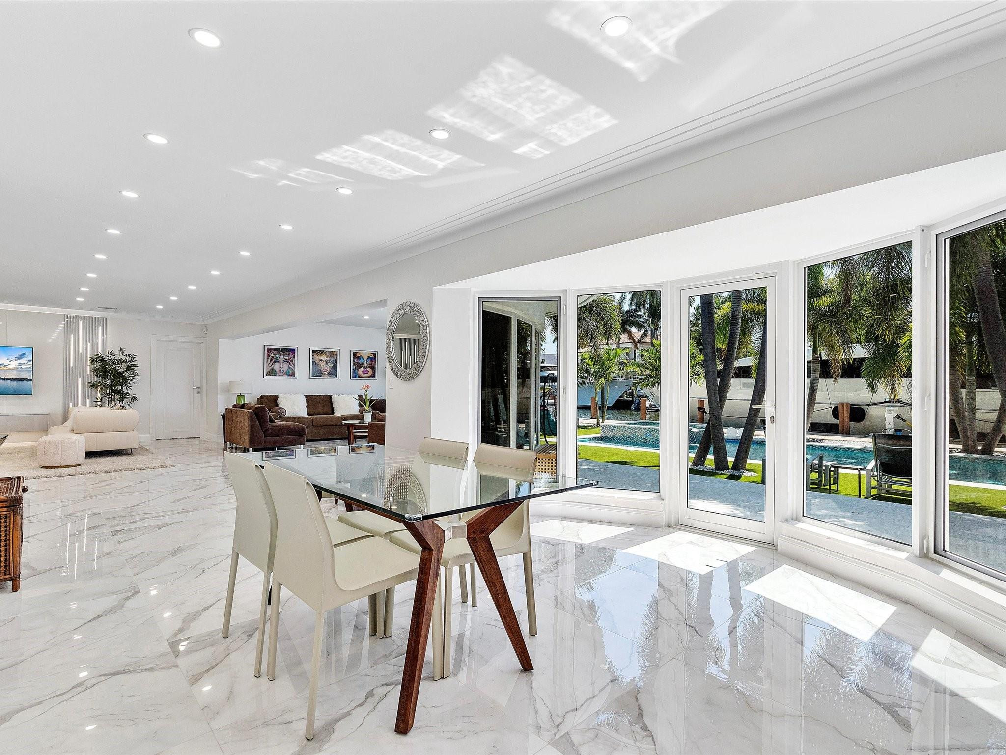 207 Royal Palm, Fort Lauderdale FL 33301