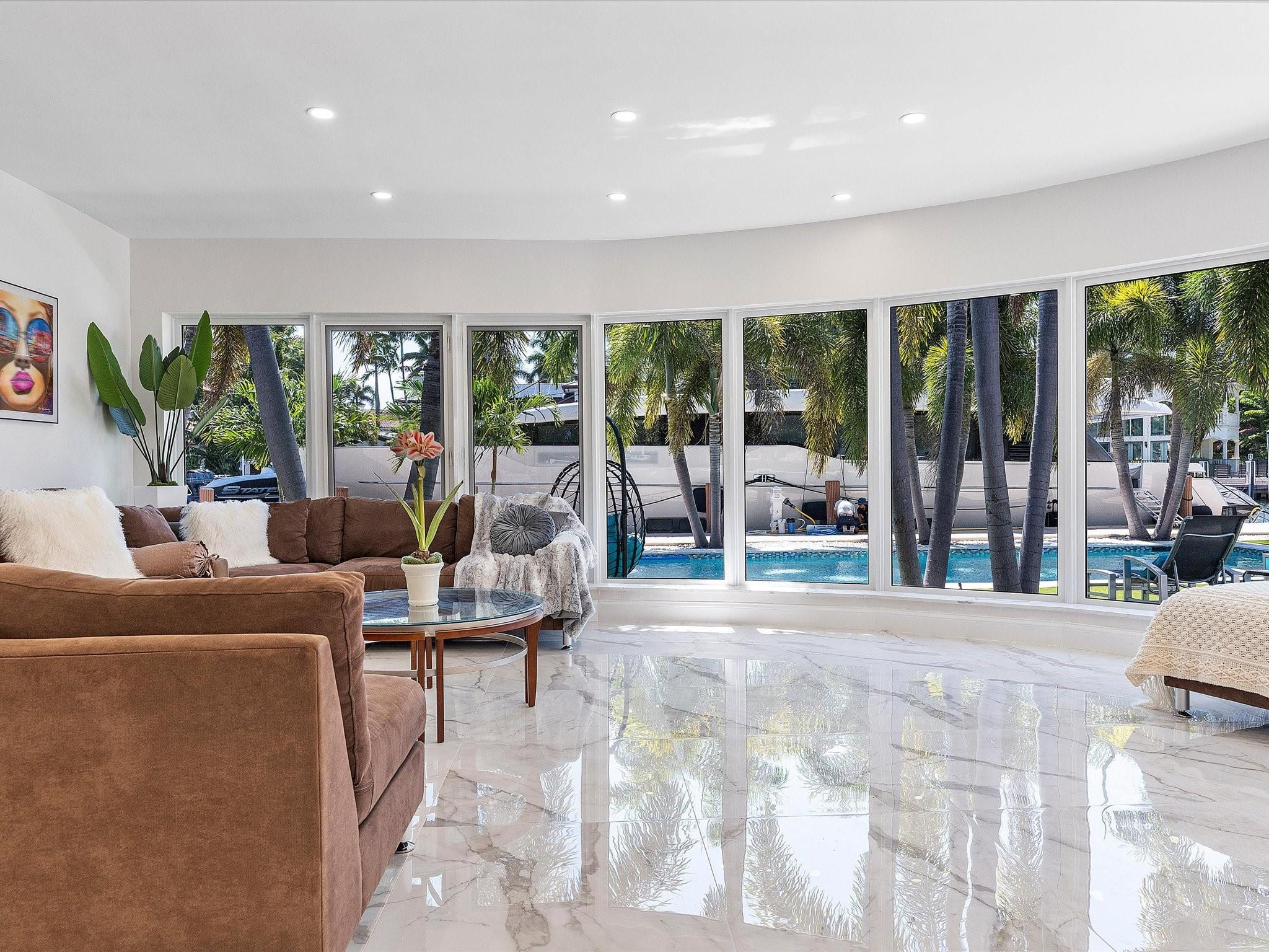 207 Royal Palm, Fort Lauderdale FL 33301